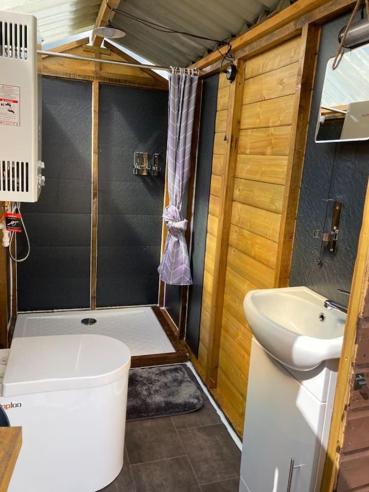 Roaches Retreat Family Glampsite, Rocky Reach Bell Tent With Outdoor Adventures And Campfire Nights Upper Hulme Zewnętrze zdjęcie