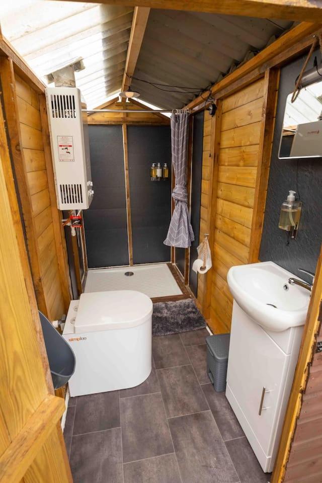 Roaches Retreat Family Glampsite, Rocky Reach Bell Tent With Outdoor Adventures And Campfire Nights Upper Hulme Zewnętrze zdjęcie