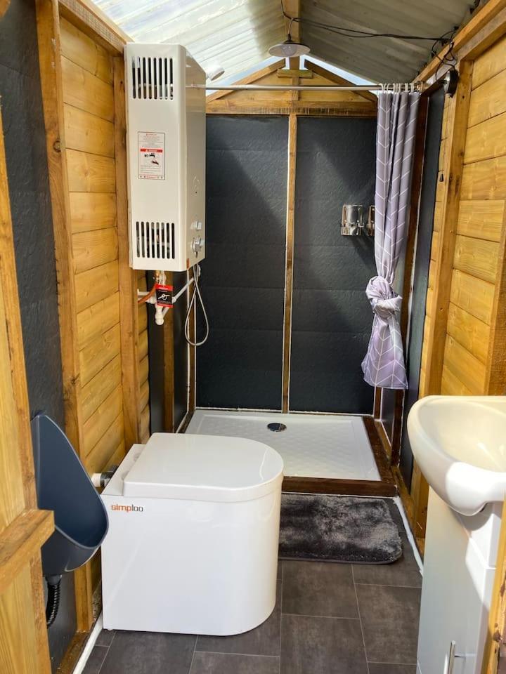 Roaches Retreat Family Glampsite, Rocky Reach Bell Tent With Outdoor Adventures And Campfire Nights Upper Hulme Zewnętrze zdjęcie