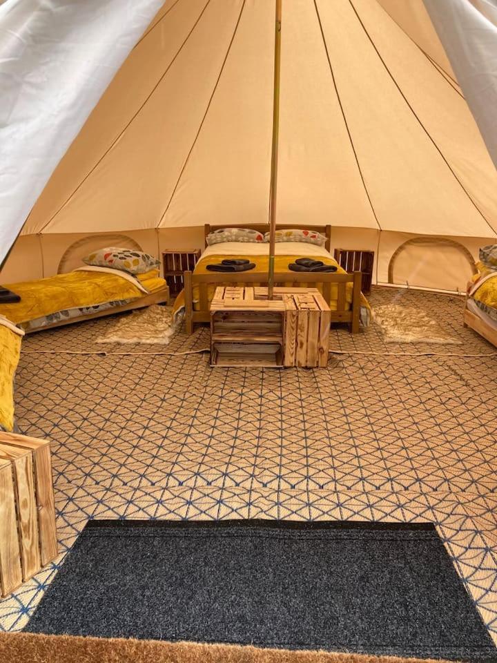 Roaches Retreat Family Glampsite, Rocky Reach Bell Tent With Outdoor Adventures And Campfire Nights Upper Hulme Zewnętrze zdjęcie
