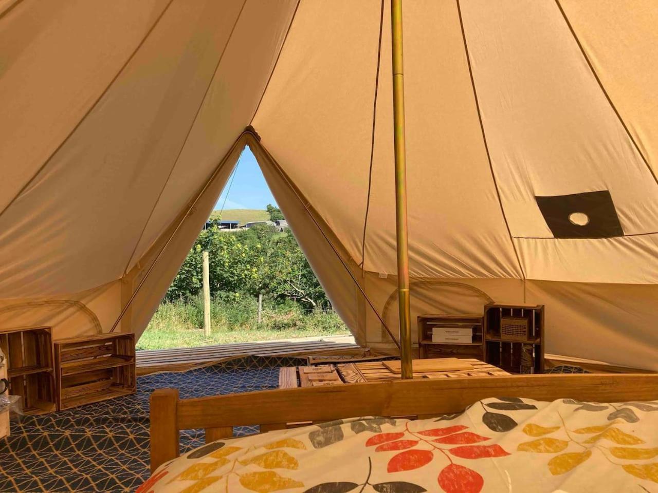 Roaches Retreat Family Glampsite, Rocky Reach Bell Tent With Outdoor Adventures And Campfire Nights Upper Hulme Zewnętrze zdjęcie