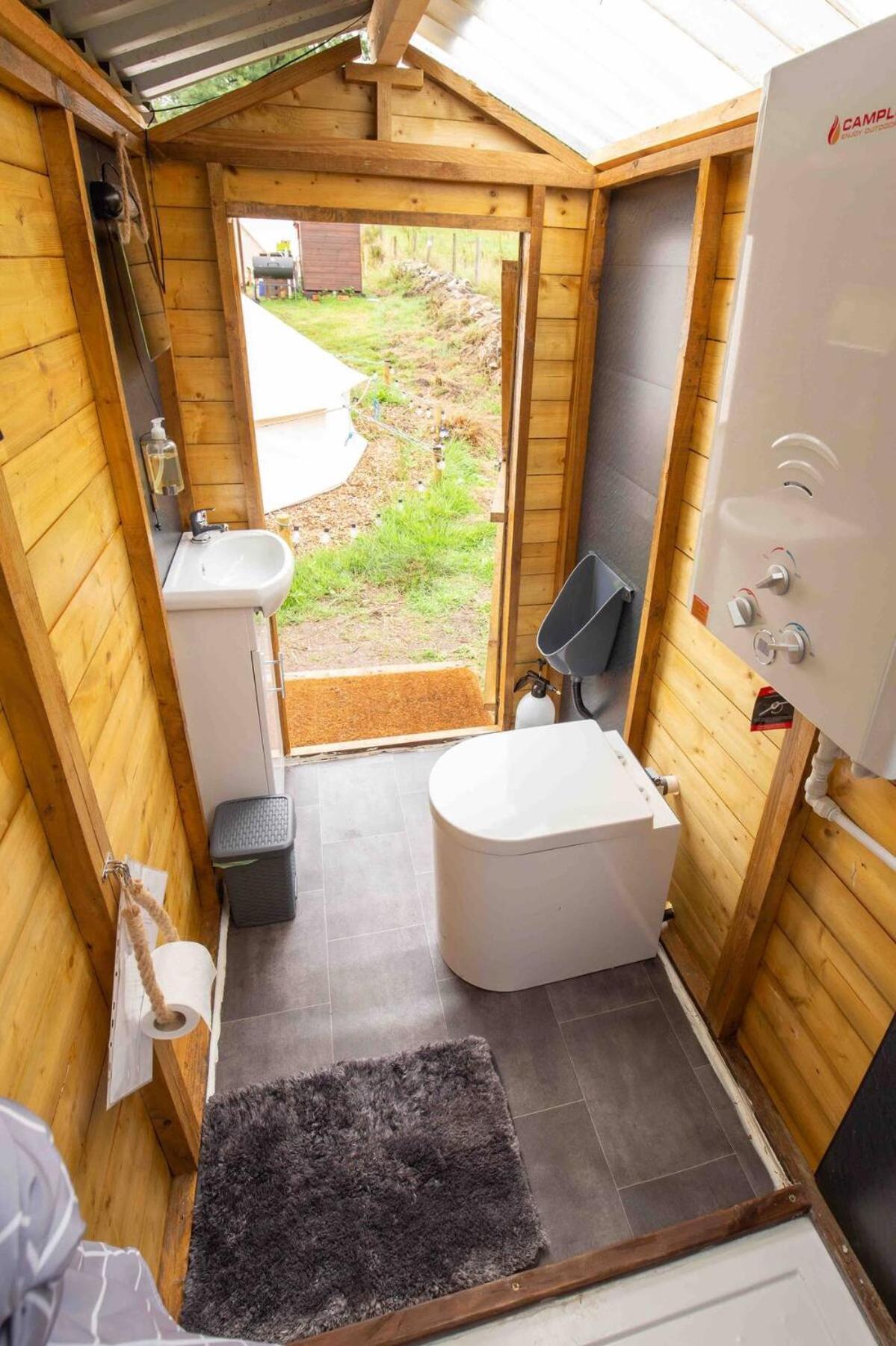 Roaches Retreat Family Glampsite, Rocky Reach Bell Tent With Outdoor Adventures And Campfire Nights Upper Hulme Zewnętrze zdjęcie
