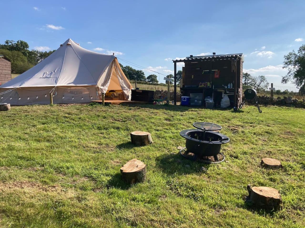 Roaches Retreat Family Glampsite, Rocky Reach Bell Tent With Outdoor Adventures And Campfire Nights Upper Hulme Zewnętrze zdjęcie