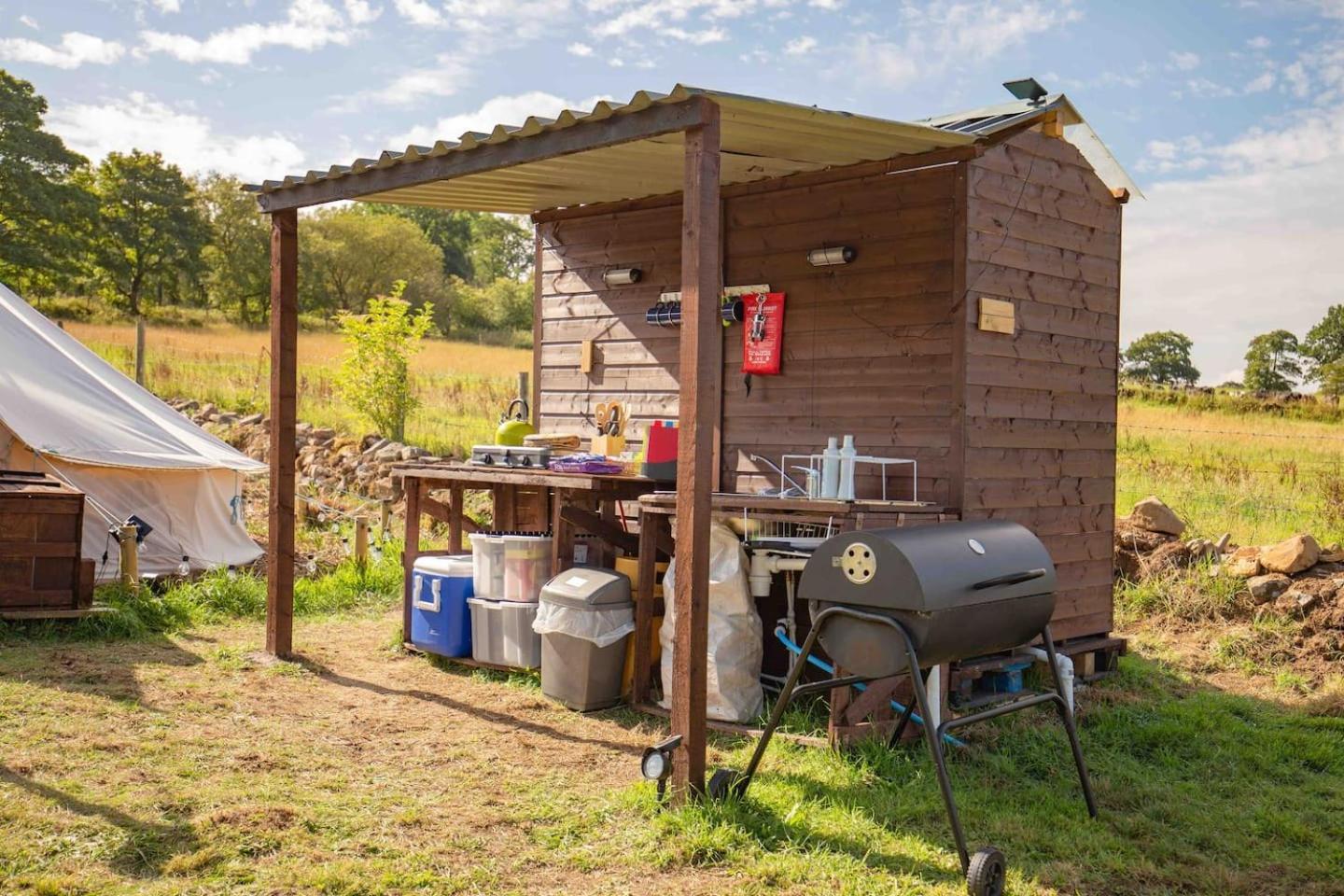 Roaches Retreat Family Glampsite, Rocky Reach Bell Tent With Outdoor Adventures And Campfire Nights Upper Hulme Zewnętrze zdjęcie