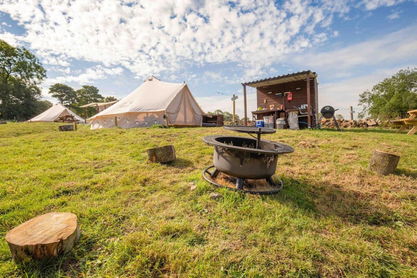Roaches Retreat Family Glampsite, Rocky Reach Bell Tent With Outdoor Adventures And Campfire Nights Upper Hulme Zewnętrze zdjęcie